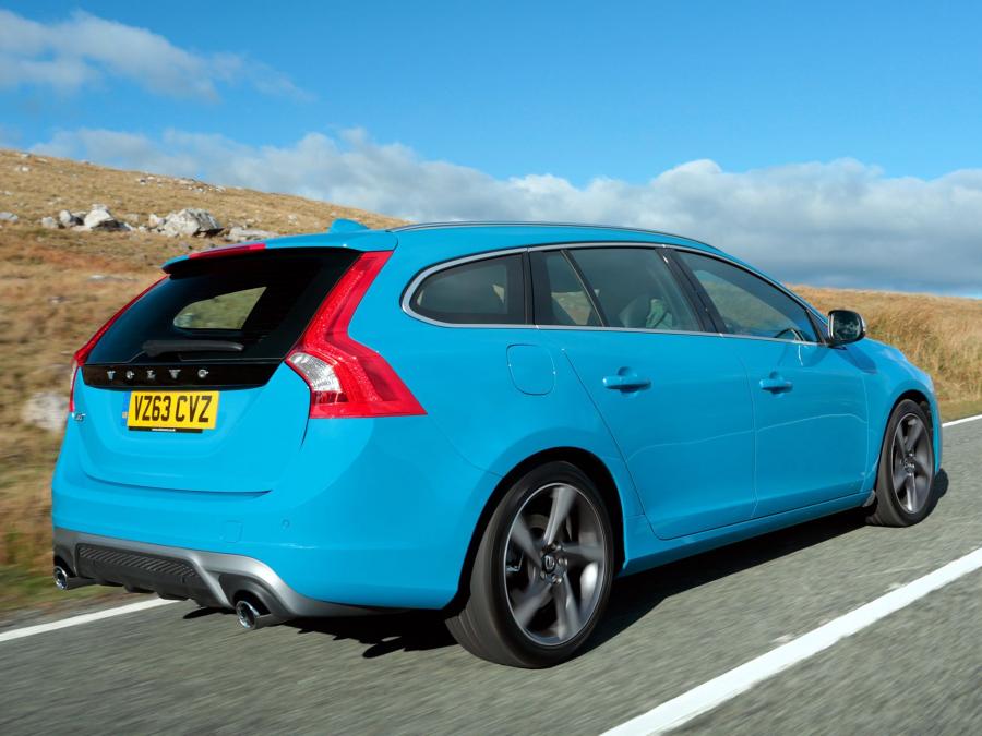  Volvo V60 R-Design 2013 года  (UK) (фото 8 из 14)